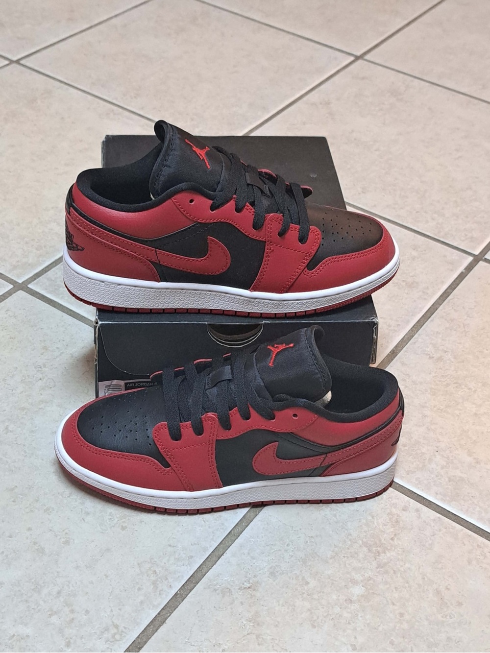 Jordan 1 Low (GS) "REVERSE BRED" - BIG KIDS SIZE 4Y / WMNS sz 5.5